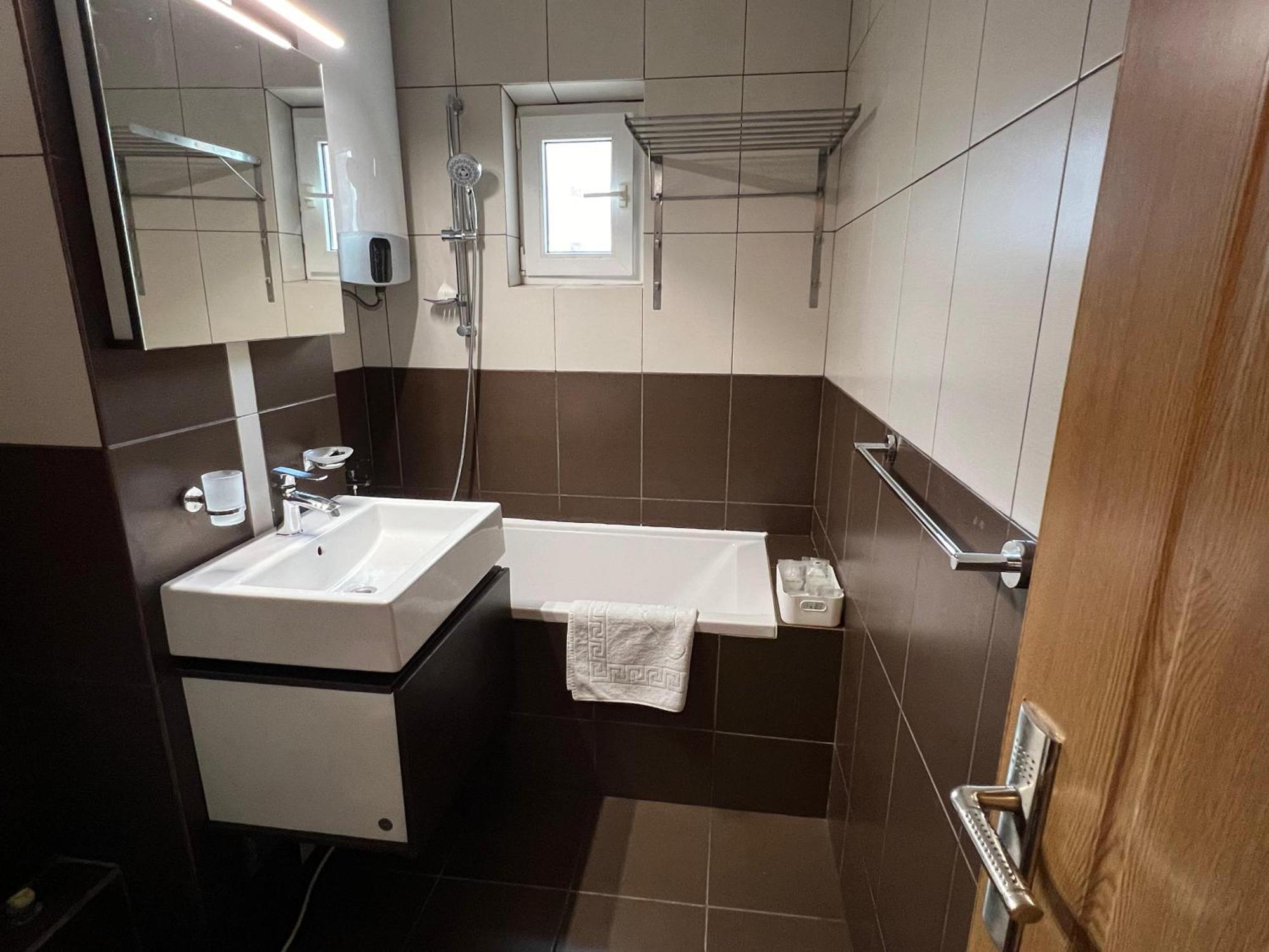 Miva Apartments 曼加利亚 外观 照片